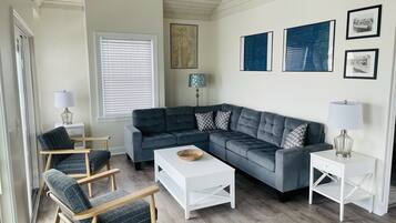 Condo (WW407 West Tacony Avenue, 3rd Floor) | Living room | Smart TV