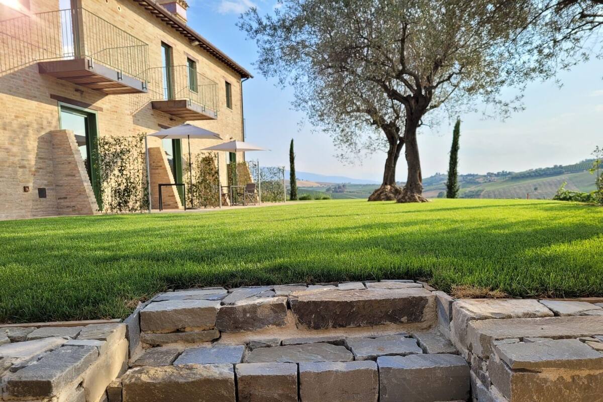 Deluxe Room, 1 Queen Bed, Patio, Vineyard View | Terrace/patio