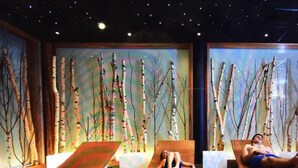 A spa area with reclining chairs and a wall with a tree-like mural. - AT THE FOOT OF THE CHAMPAGNY EN VANOISE SLOPES LA PLAGNE-PARADISKI PARC DE LA VANOISE (Champagny-en-Vanoise)
