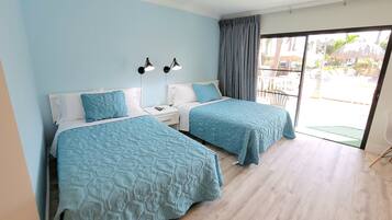 1 slaapkamer, een strijkplank/strijkijzer, beddengoed