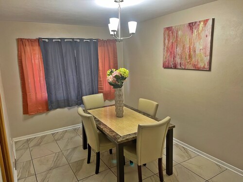 Lovely 3 Bedroom with entertainment basement