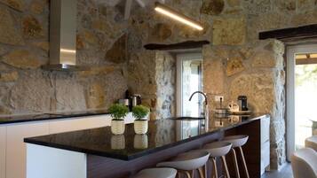 Réfrigérateur, micro-ondes, four, lave-vaisselle