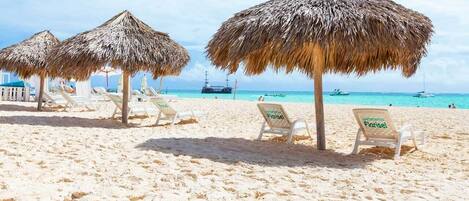 بالقرب من الشاطئ