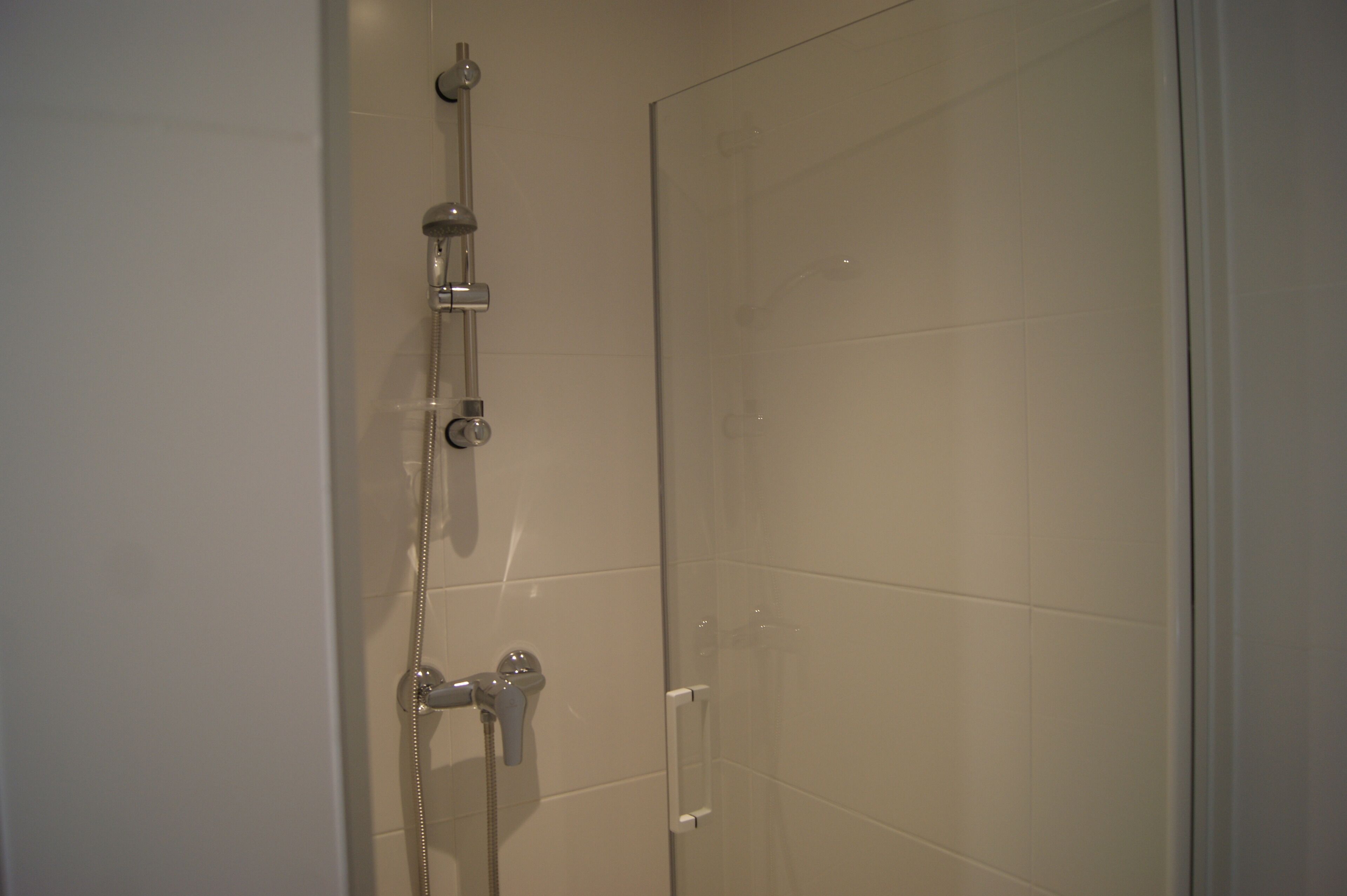 Kamar Klasik | Kamar mandi | Shower dan handuk