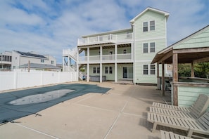 Exterior - Beautiful Beach Palace With a Gorgeous View! (Virginia Beach)