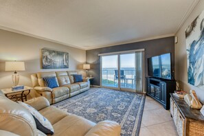 Smart TV, offices - Oceanfront Beach House, Heated Pool, New Listing (Indialantic)