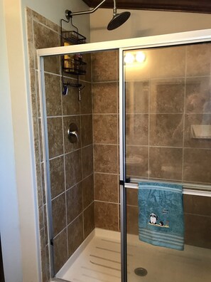 Shower, towels, toilet paper - Country Cottage, 40 Acres, Outdoor Kitchen  w/ B-que, Campfire, & Horse Stables. (LaBelle)