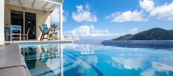 Awesome views, private pool, air conditioning, close to beaches, restaurants!