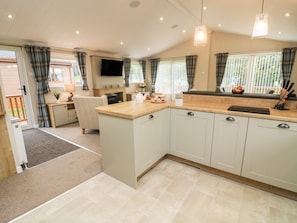 Cottage | Private kitchen | Fridge, microwave, dishwasher, electric kettle - The Warren (Skipton)