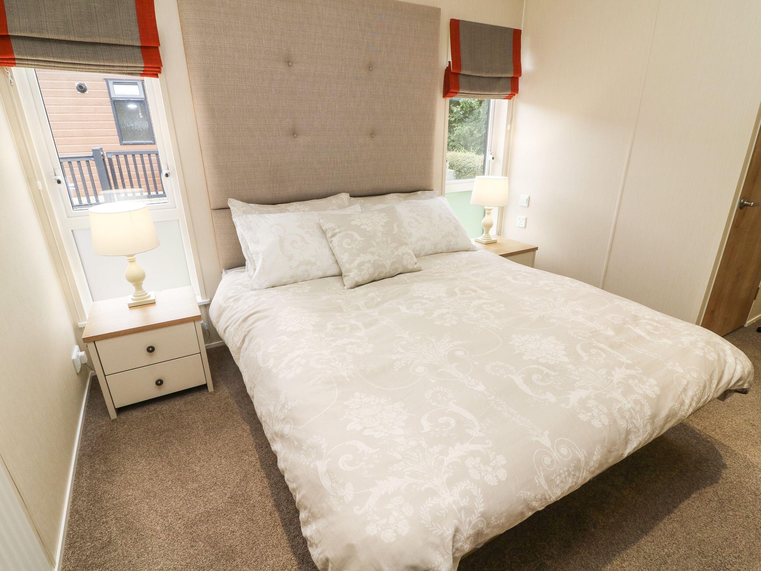 2 habitaciones, decoración personalizada y muebles diferentes 