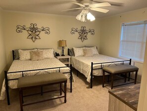 4 bedrooms, free WiFi, bed sheets - Home away from home Classic 4BR 2.5BR (Blakely)