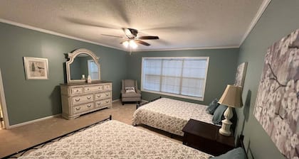 Home away from home Classic 4BR 2.5BR