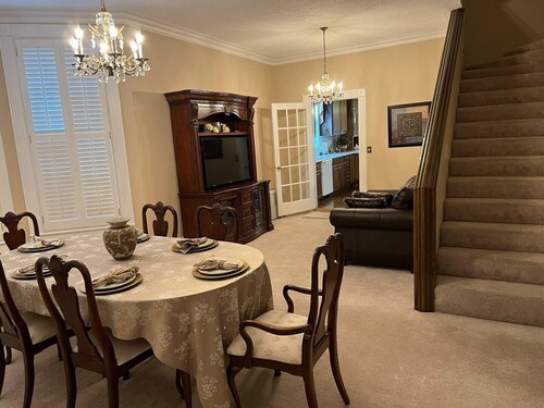 Home away from home Classic 4BR 2.5BR