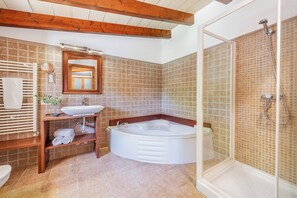 Bathtub, hair dryer, bidet, towels