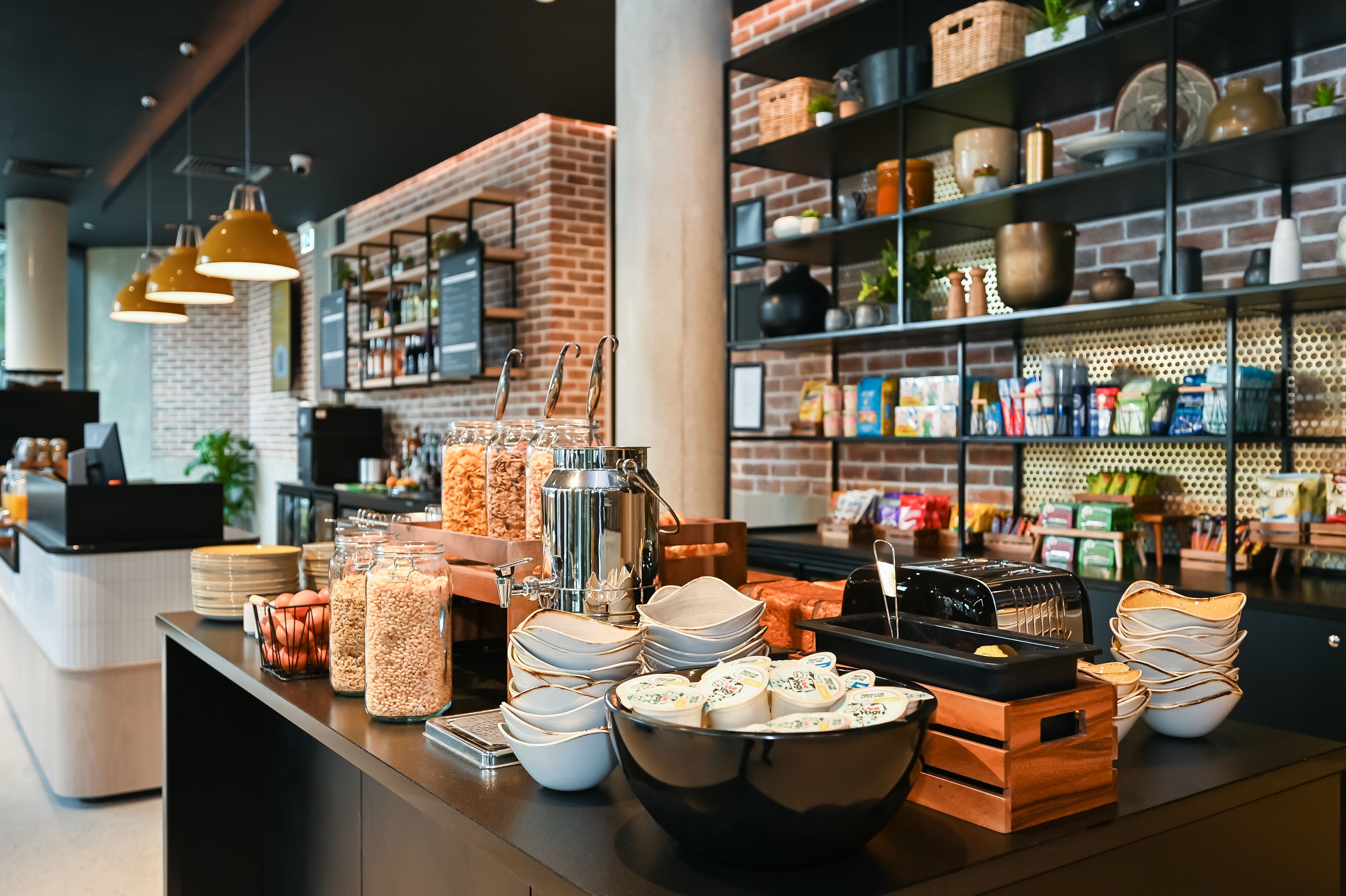 Petit déjeuner continental (14.75 EUR par personne)