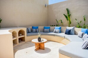 شرفة على السطح