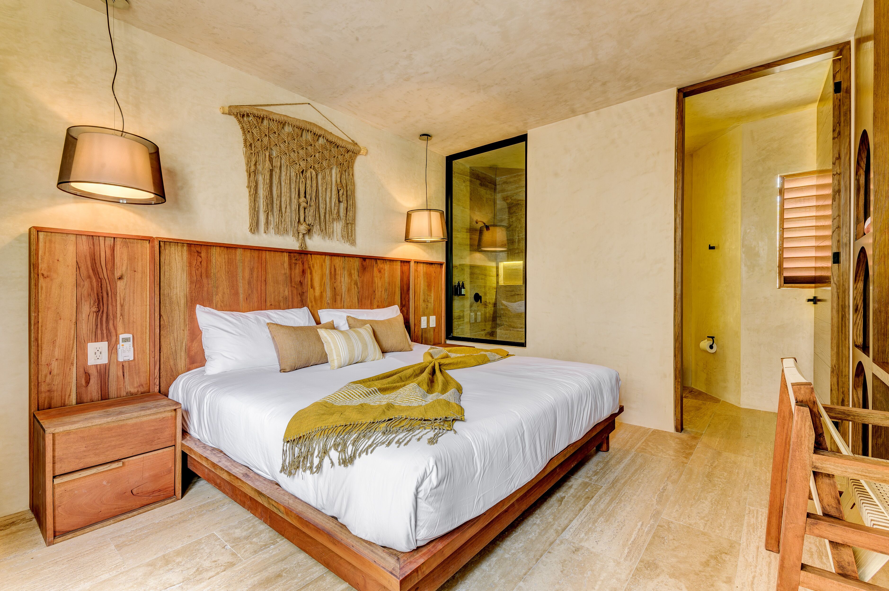 Junior Suite Pool | Hypo-allergenic bedding, minibar, individually decorated