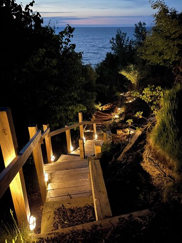 All The Waters Retro Home on Lake Michigan- PRIVATE BEACH-Large, shaded backyard