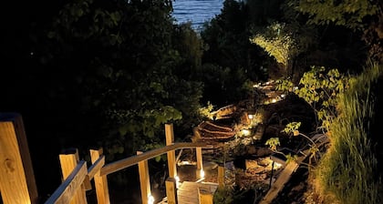 All The Waters Retro Home on Lake Michigan- PRIVATE BEACH-Large, shaded backyard