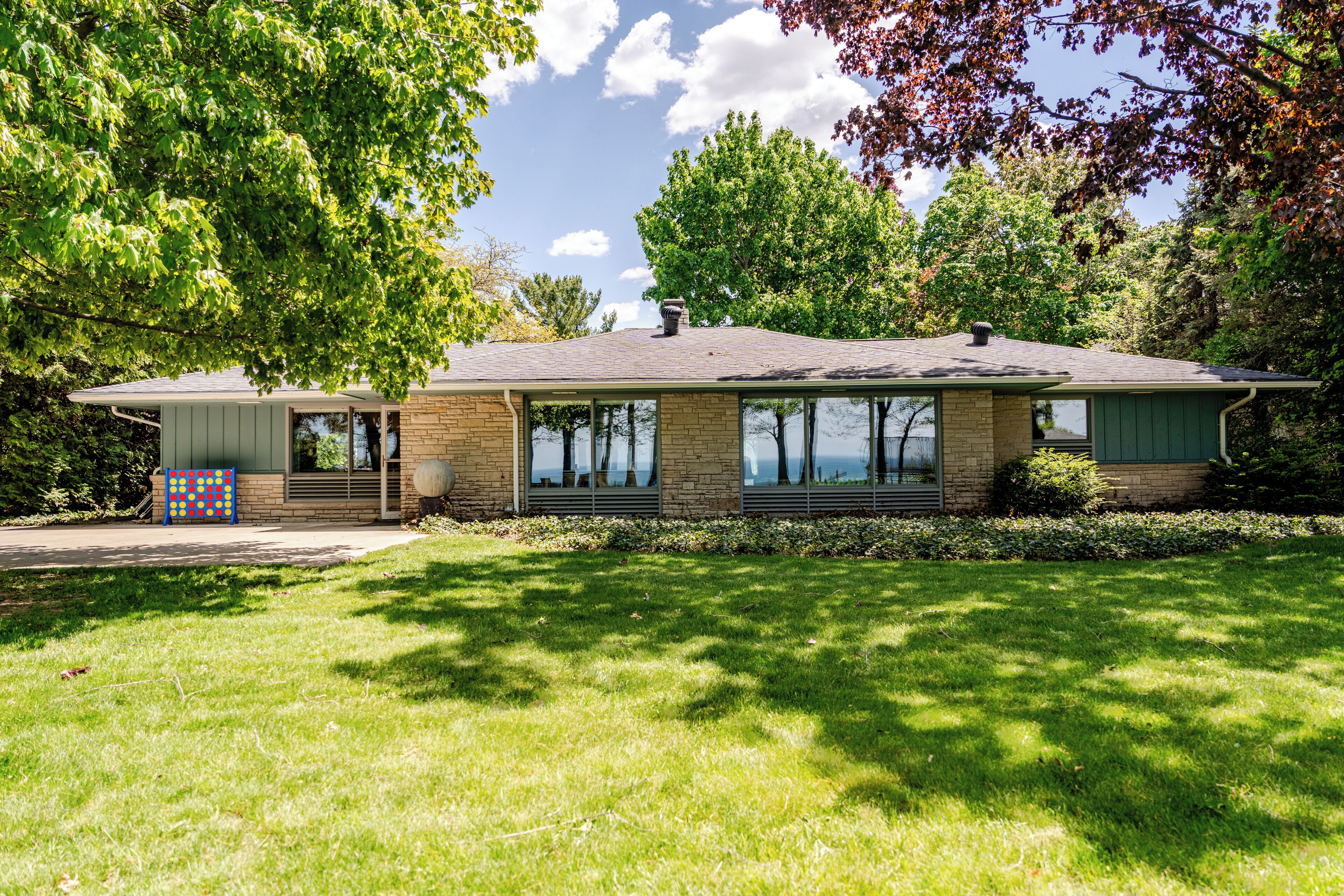 المنشأة من الخارج