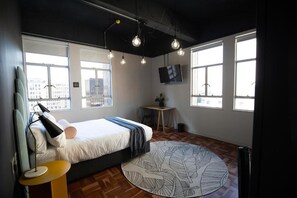 Hypoallergeen beddengoed, een kluis op de kamer, een bureau