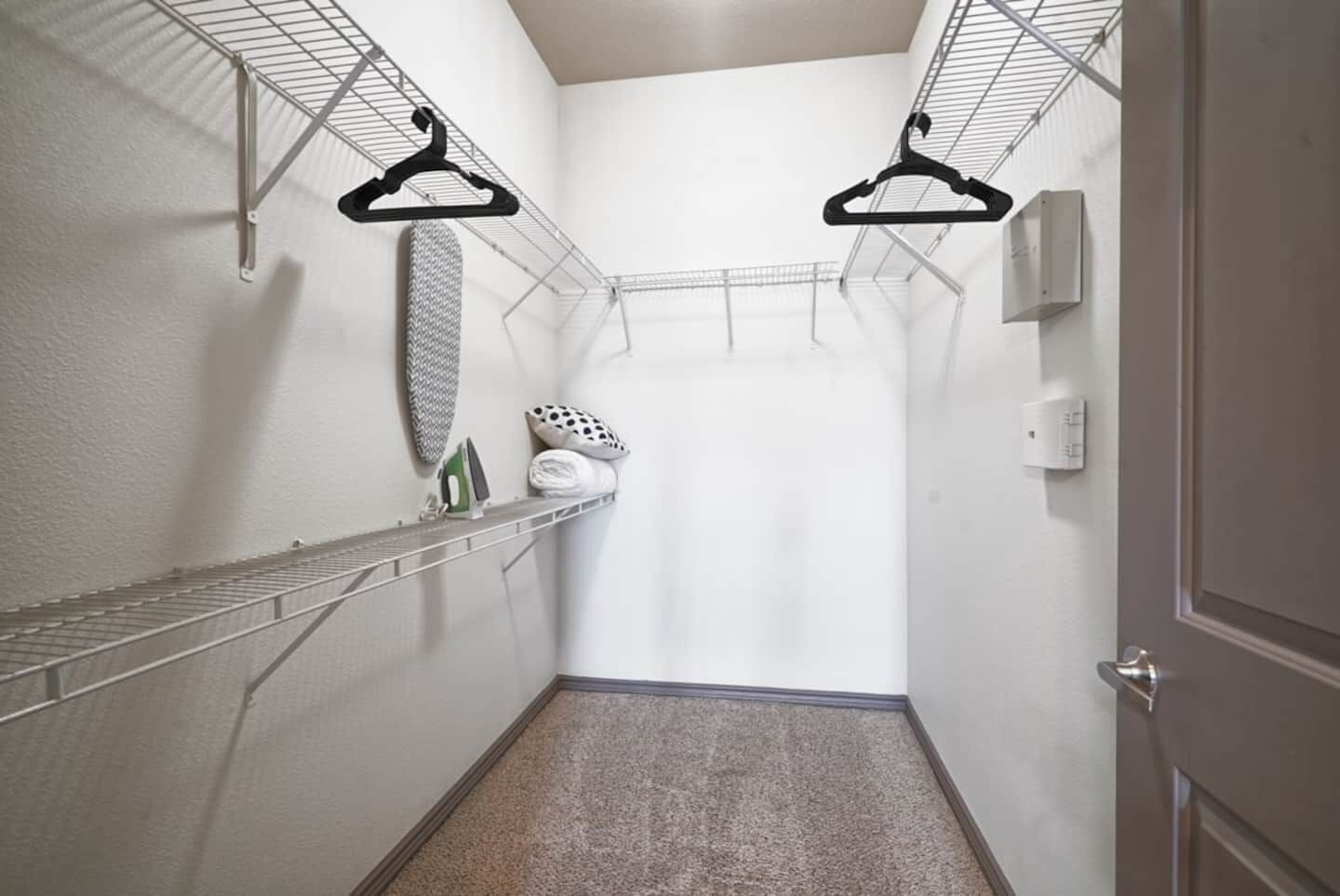 ★Stylish Spacious Condo in RiverOaks/Uptown★