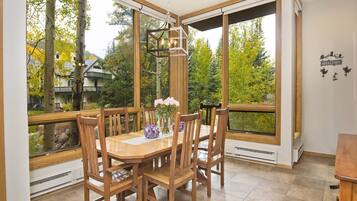 Apartment (Millrace 6-A) | Private kitchen