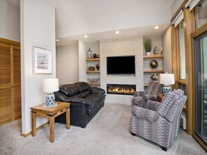 Apartment (Millrace 6-A) | Living room | Flat-screen TV - Millrace 6-A (Vail)