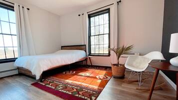 3 bedrooms, iron/ironing board, travel crib, free WiFi