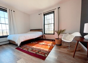 3 slaapkamers, een strijkplank/strijkijzer, reisbedje, gratis wifi