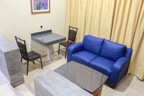 豪華客房 | 低過敏寢具、筆電工作空間、隔音、免費無線上網