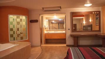 Premium Room | Hypo-allergenic bedding, laptop workspace, soundproofing, free WiFi