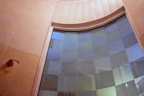 Juniorrum | Badrum | Hårtork, bidé och handdukar