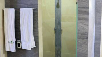Deluxe Room | Bathroom