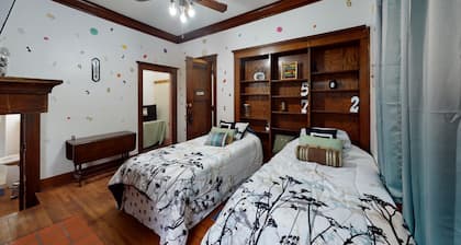 BOUGAINVILLEA BED & BREAKFAST in the HEART of WAUSAU!!
