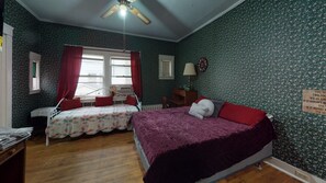8 bedrooms, desk, WiFi