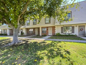 Vista frontal de la propiedad