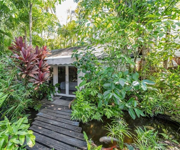 Terrace/patio - NE Coconut Grove pool home, family & pet friendly, huge yard, & guest house. (Coconut Grove)