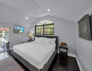 6 bedrooms, in-room safe, desk, iron/ironing board