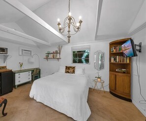 6 habitaciones, caja de seguridad en la habitación y escritorio