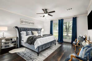 4 bedrooms, desk, iron/ironing board, travel cot