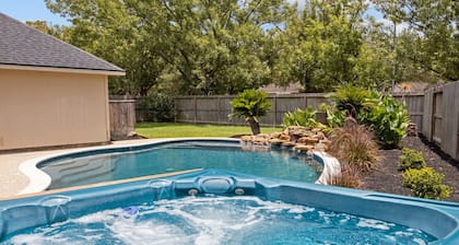 Upscale Cypress Stay Pool, Hot Tub, EV, Sleeps 20