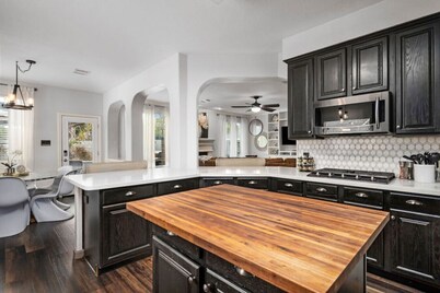 Cypress 4BR Sleeps 20 | Pool, Hot Tub, Theater, Billiards, EV Charger