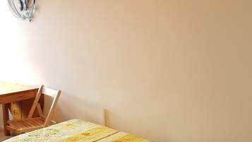 2 Schlafzimmer, Reisekinderbett, kostenloses WLAN, Bettwäsche