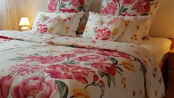 2 Schlafzimmer, Reisekinderbett, kostenloses WLAN, Bettwäsche