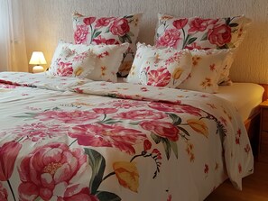 2 sovrum, resesäng, gratis wi-fi och sängkläder