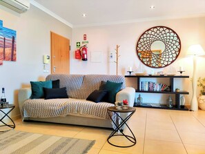 Smart-TV, DVD-Player, Bücher