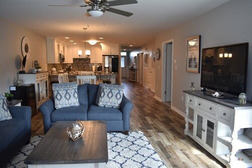 Db301 East Rochester Avenue, Unit 106