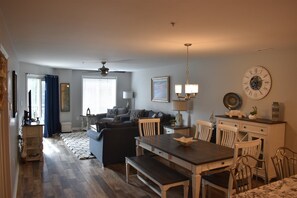 公寓客房 (DB301 East Rochester Avenue, Unit 106) | 客廳