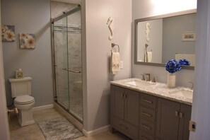 公寓客房 (DB301 East Rochester Avenue, Unit 106) | 浴室